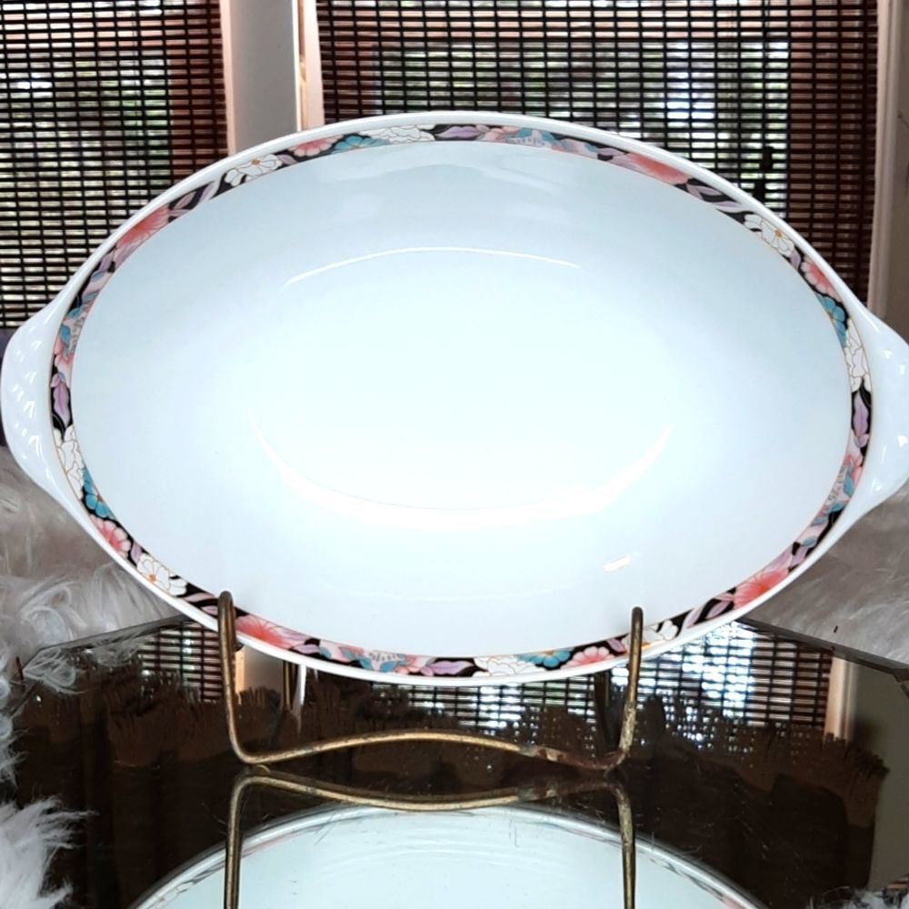 LYNNS Fine China Vintage Vegetable Bowl Kinda Rare‎